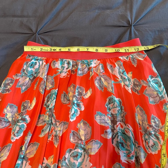 Soprano Nordstrom Pleated Red with Blue Floral Pleated Midi Skirt - Size Large - Picture 8 of 11